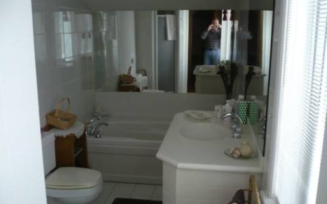 Brock Hollow B & B