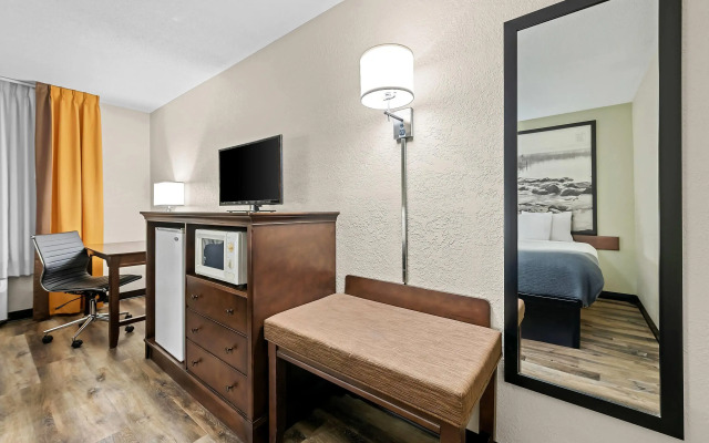 Super 8 by Wyndham Alexandria MN