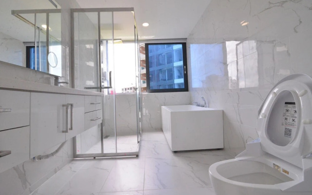 Villa with Shared Pool in Central Pattaya - Palmc16