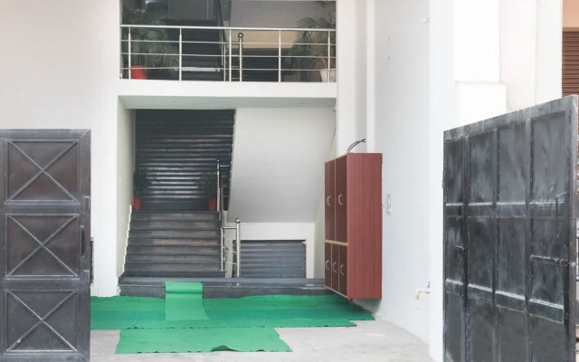 Treebo Trip Annaya Royals Lucknow