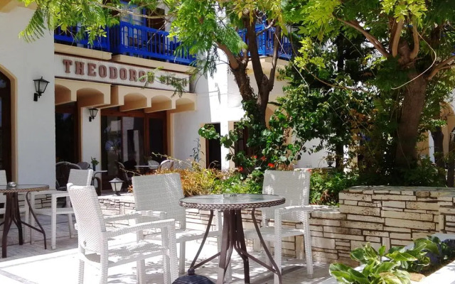 Theodorou Beach Hotel Apartments