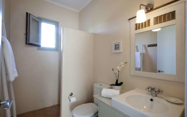 Dream Villa near Kid's Beach by VillaRentalsgr