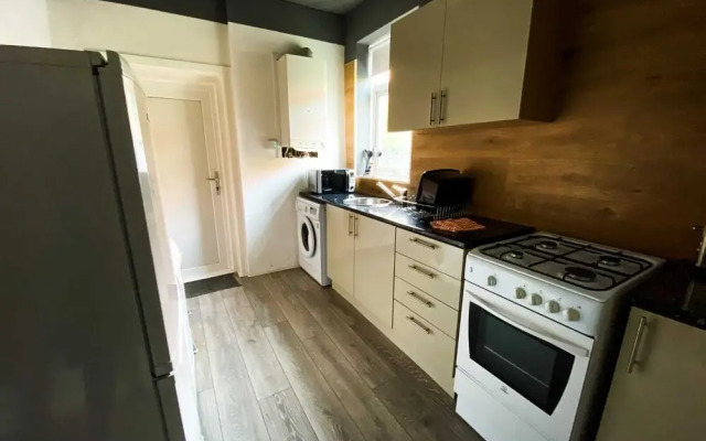 Tulip House Sasco Apartments