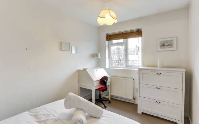 West London 3 bed Home Next to the River!