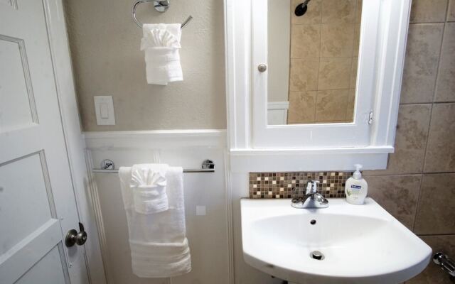 Beautiful Bungalow Next to Unc-free Cruiser Bikes!