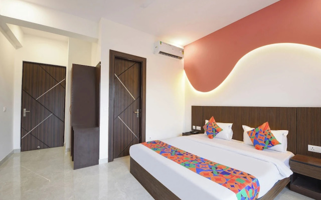 Fabhotel Black Pepper