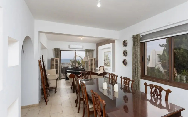 Villa Beach Heaven in Pomos