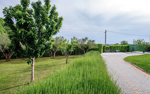 Lovely Holiday Home With Private Infinity Pool