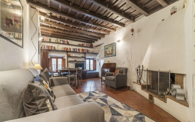 Stylish Flat Domus Aurea