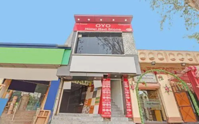 OYO 89612 Hotel Red Stone