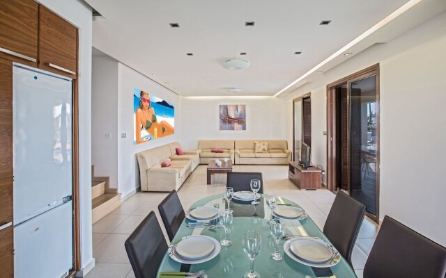 Celebrity Villa Scotty T I3