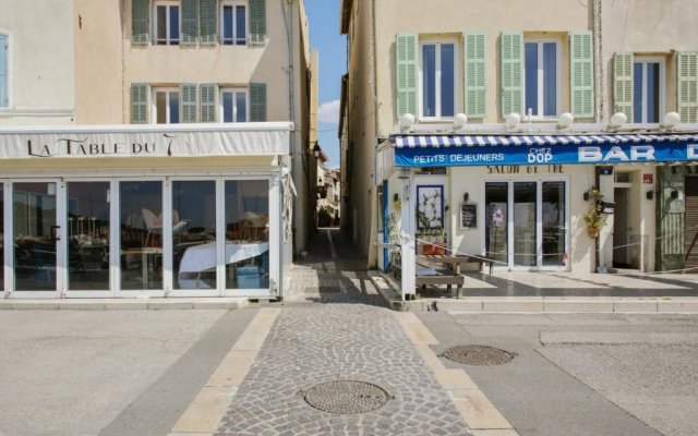 Bright flat classified with 2 in the centre of Cassis - Welkeys