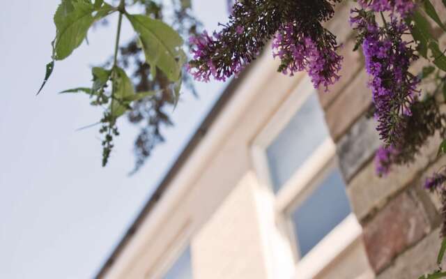 Your Space Apartments - Manor House