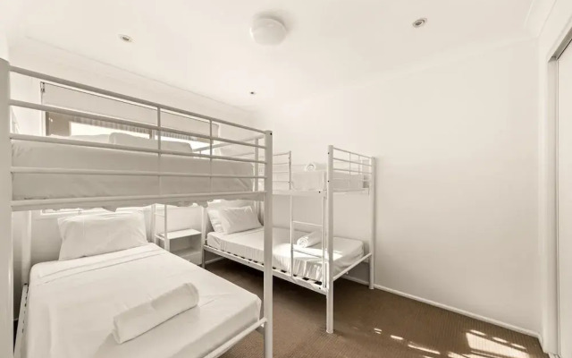 2-bed Beach Escape With Courtyard