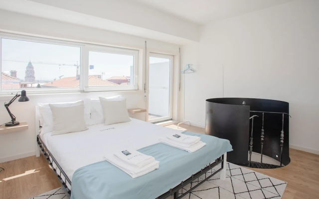 Liiiving - Downtown Balcony Apartment