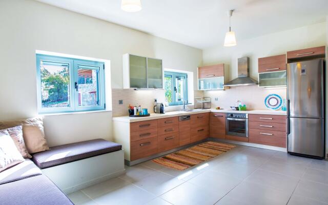 VILLA SERENIS | mountain & sea @ 1,5hr from Athens