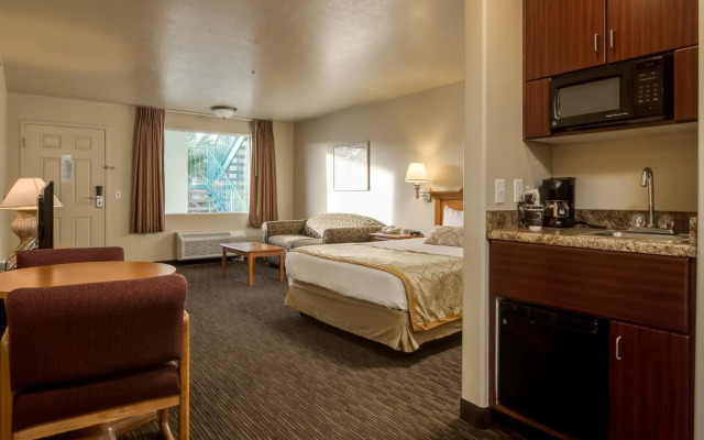 St. George Inn & Suites