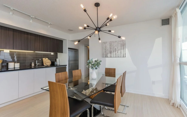 QuickStay - Premium 2-Bedroom with CN Tower & Lake Views