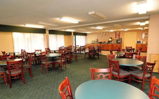 Econo Lodge Inn and Suites - Williamsburg