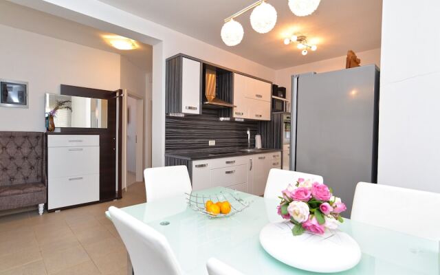 Apartment 1977