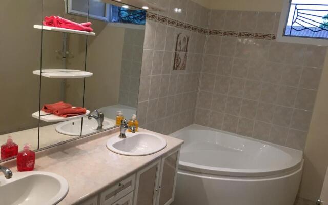 Villa plein pied rez-de-chaussée+1 avec dépendance
