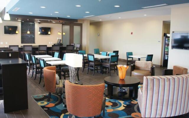 La Quinta Inn & Suites Clinton