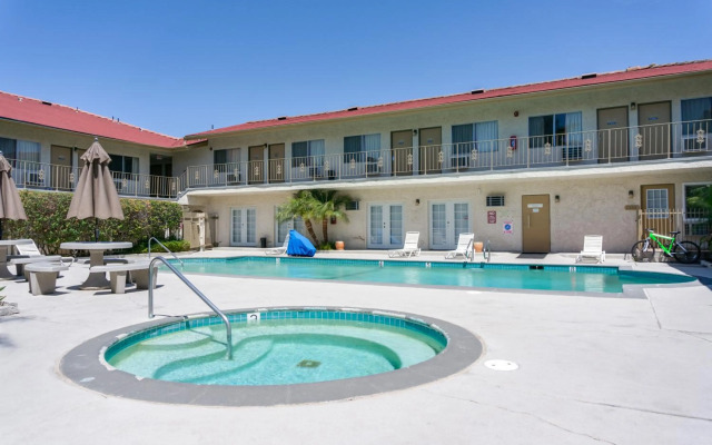 California Suites Hotel