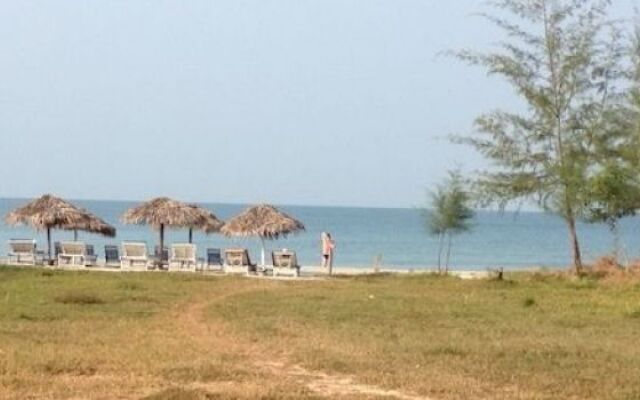 White Beach Bungalows