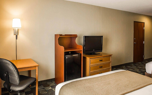 Quality Inn & Suites Fishkill South near I-84