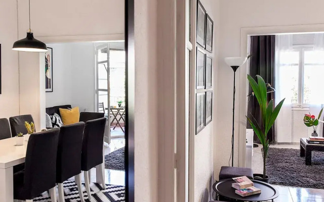 Prime Eixample Hideaway 6 Guests With Balcony by Myrentalhost