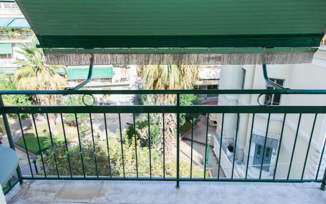 Brand new apt in central Athens