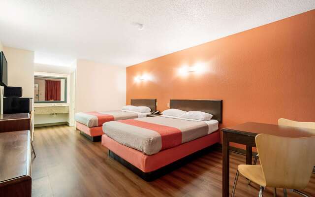 Motel 6 Covington, TN