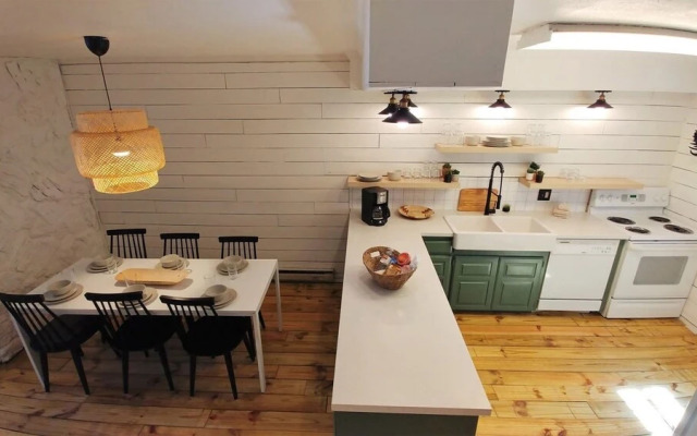 Claim_jumper_townhouse_15