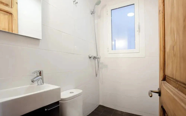 Ideal family Apartment by Sagrada Familia with balcony and wifi