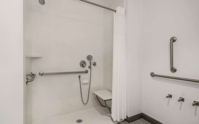 Hampton Inn & Suites Raleigh Midtown