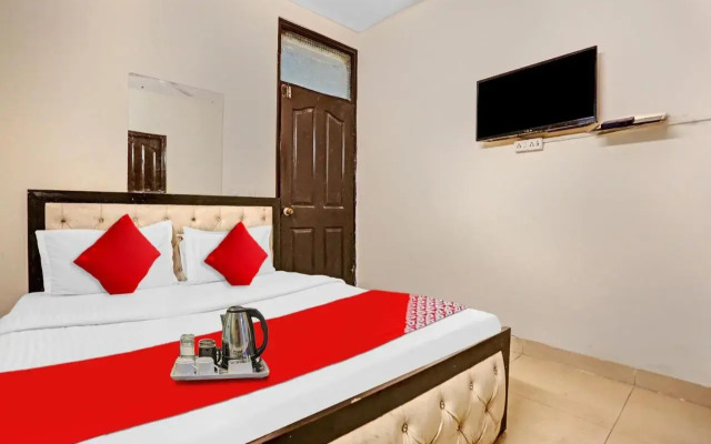 Oyo Flagship 702639 Chaudhary Palace