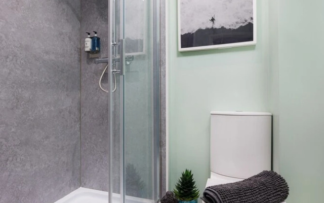 Central Plymouth 2Bed Apartment-Sleeps 4