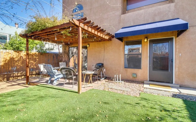 1 Mi to Unm: Convenient Albuquerque Townhome!
