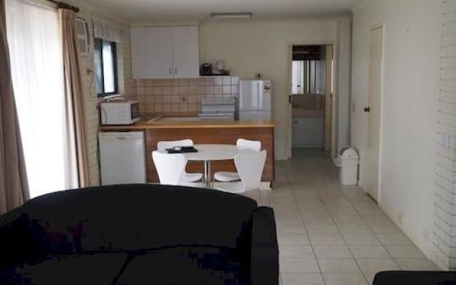 Jacaranda Motel & Holiday Units
