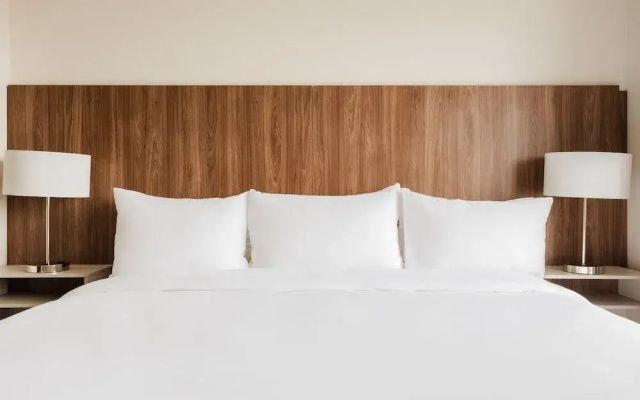The Point Hotel & Suites Orlando