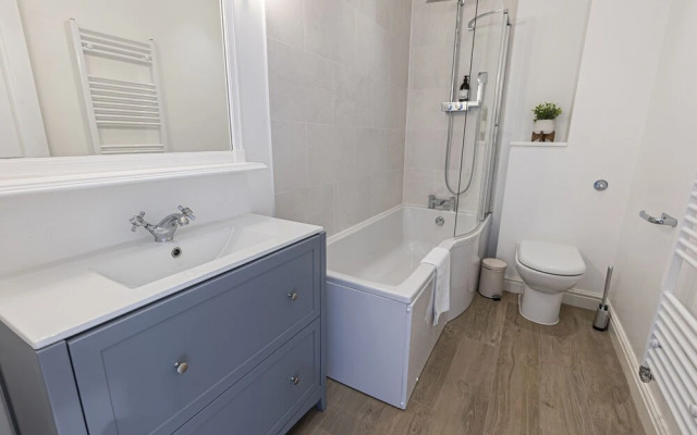 JOIVY Exclusive 3Br Home W/ Terrace In Chelsea