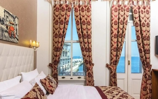 Mom Hotel