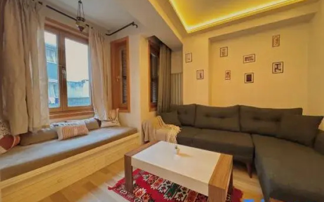 Taksim Square—1BR Deluxe Suite 03