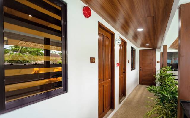 Alona Beach Side Inn