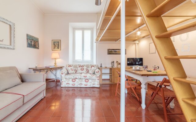 The Quietest Corner of Trastevere, AC & Elevator