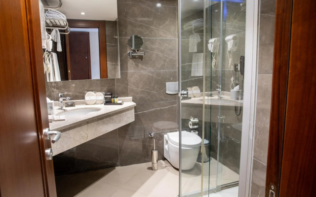 Grand Aras Hotel & Suites