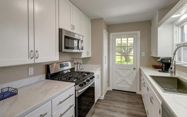 Rockport Blue Crab Bungalow Close to City Attractions by Redawning