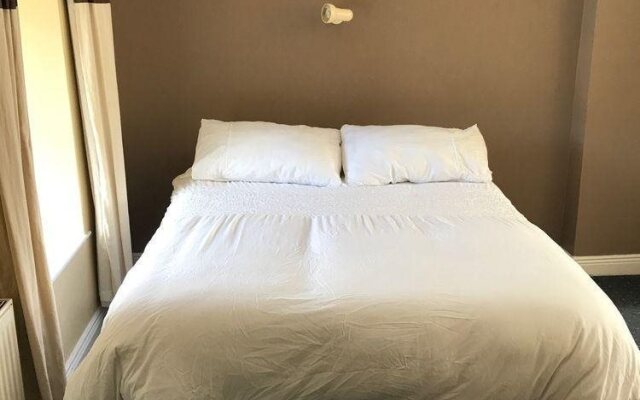 McCauls Bar & Guesthouse