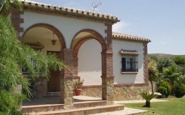 Cozy Villa in Villanueva de la Concepción with Swimming Pool