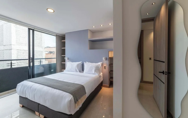 w Elegant 3BR w Outdoor Balcony